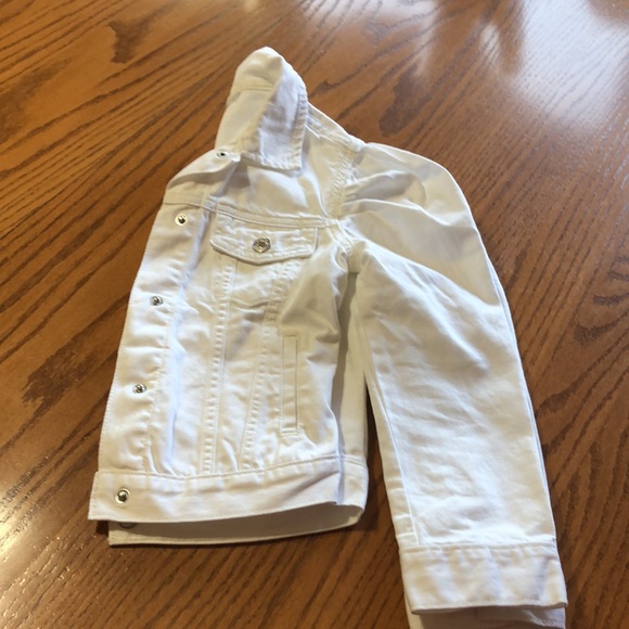 Girl’s White Gap Jean Jacket - Picture 11 of 13